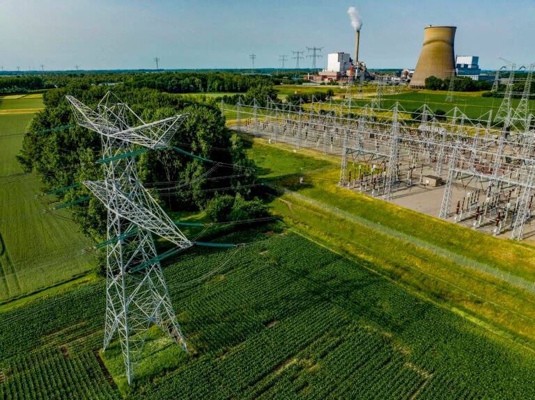 Grid Resilience United States 2026: Why Aging Power Plants Are Staying Online